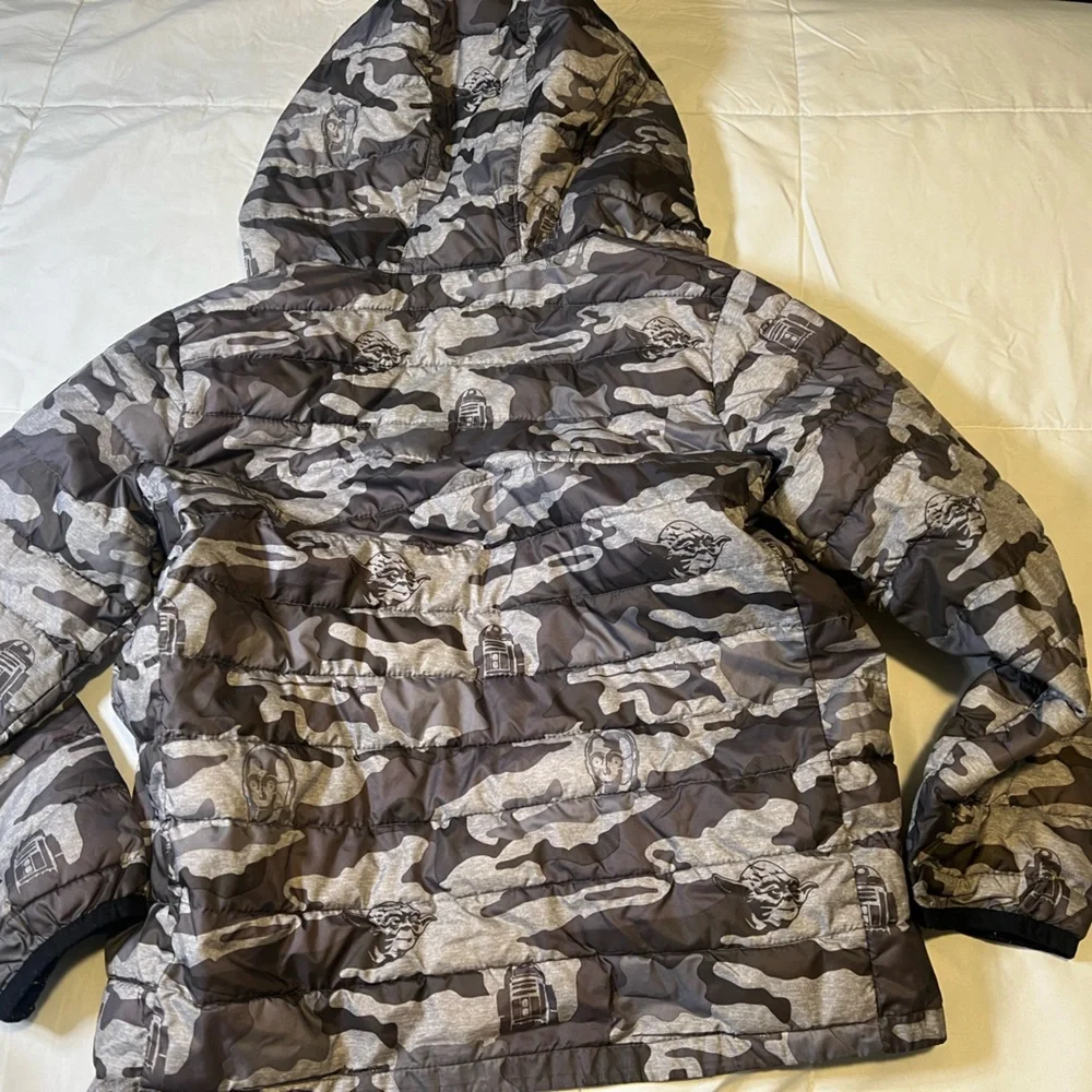 GAP Disney Star Wars Gray Camo light weight puffer Husky coat/Jacket winter